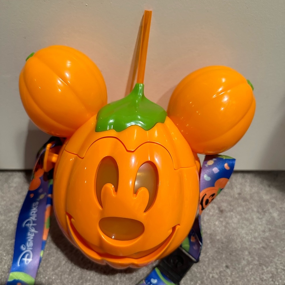 NWT Mickey Jack-O-Lantern Light Up Sipper - Picture 3 of 5